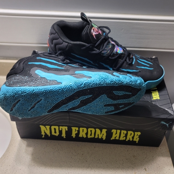 PUMA Black and Blue Basketball Athletic Sneakers - Picture 5 of 5